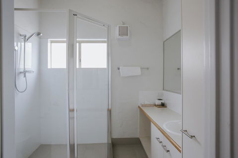 Canal Rocks Beachfront Apartments - Perths Hotel 39