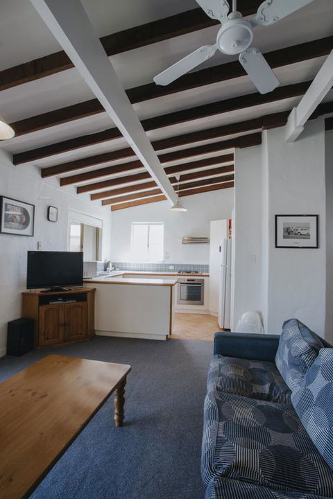 Canal Rocks Beachfront Apartments - Perths Hotel 11