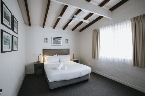 Canal Rocks Beachfront Apartments - Perths Hotel 3