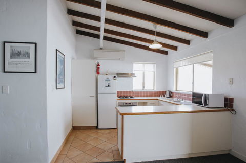 Canal Rocks Beachfront Apartments - Perths Hotel 21