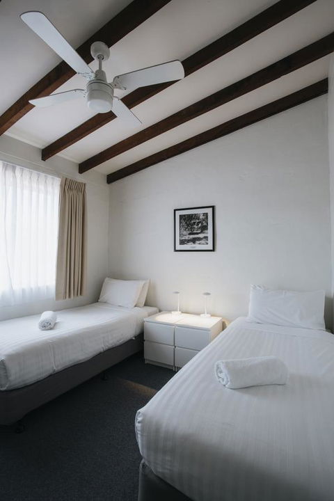 Canal Rocks Beachfront Apartments - Perths Hotel 12