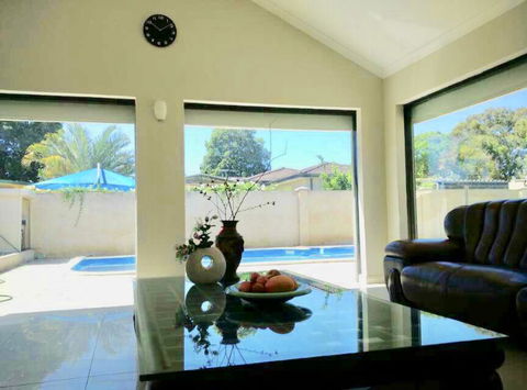 Perth Lake Side Lodge - Perths Hotel 18