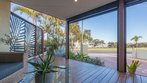Starboard Views Kalbarri - River Front Apartment - Perths Hotel 1