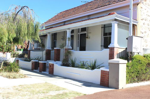 Captain\'s Heritage Cottage - Central Fremantle 2 Bedroom Historic Cottage - Perths Hotel 0