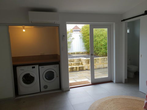 Captain\'s Heritage Cottage - Central Fremantle 2 Bedroom Historic Cottage - Perths Hotel 14