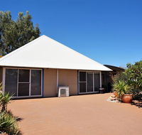 Osprey Holiday Village Unit 110 - Wake up to the birds in your 4 poster bed with a view - Perths Hotel