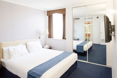 Seasons Of Perth - Perths Hotel 9