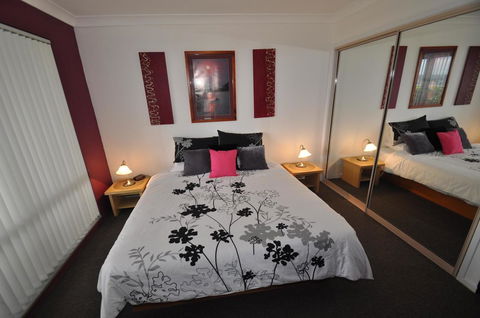Beachfront Apartments - Perths Hotel 5