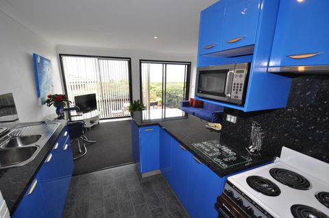 Beachfront Apartments - Perths Hotel 6