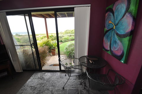 Beachfront Apartments - Perths Hotel 9