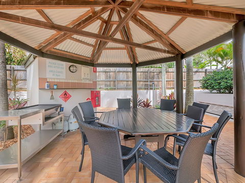 Cossies By The Sea - Perths Hotel 18