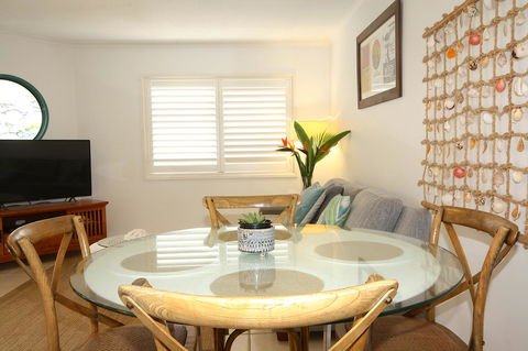 Cossies By The Sea - Perths Hotel 2