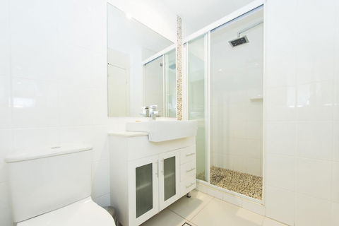 Byron Central Apartments - Perths Hotel 1