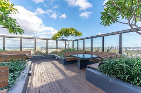 Japanese Style Waterfront Apt Wt Rooftop Pool - Perths Hotel 11