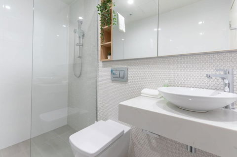 Japanese Style Waterfront Apt Wt Rooftop Pool - Perths Hotel 12