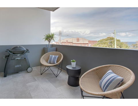 Oceanside Elegance At Superb Home Steps From Sand - Perths Hotel 14