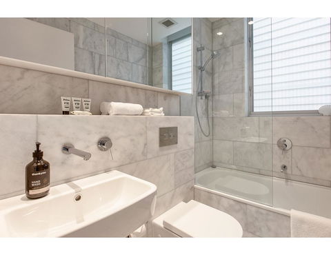 Oceanside Elegance At Superb Home Steps From Sand - Perths Hotel 3