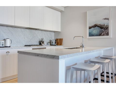 Oceanside Elegance At Superb Home Steps From Sand - Perths Hotel 2