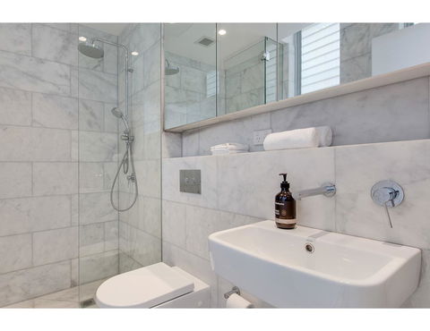 Oceanside Elegance At Superb Home Steps From Sand - Perths Hotel 12