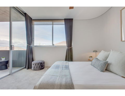 Oceanside Elegance At Superb Home Steps From Sand - Perths Hotel 10