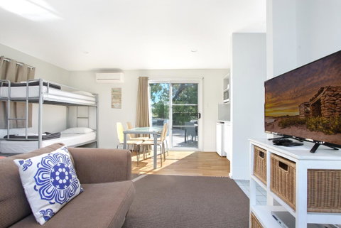 Huskisson Holiday Motel Cabins - Perths Hotel 1