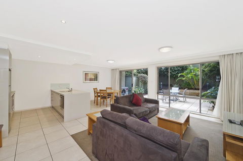 Flynns Beach Resort - Perths Hotel 2