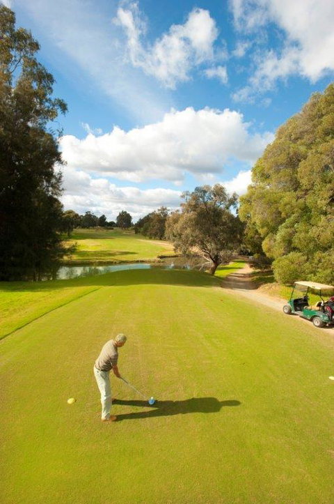 Comfort Suites Clubarham Golf Resort - Perths Hotel 1