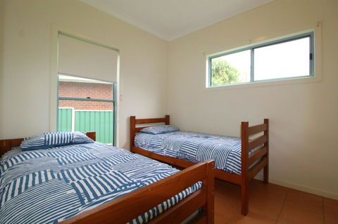 Anglesea, 17 Hodgson Street - Perths Hotel 11