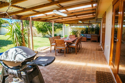 Sunbaker Pet Friendly Awards Finalist 4 Mins Walk To Culburra Beach - Perths Hotel 0