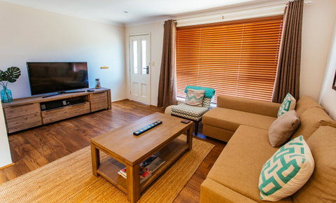 Sunbaker Pet Friendly Awards Finalist 4 Mins Walk To Culburra Beach - Perths Hotel 7
