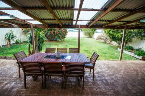 Sunbaker Pet Friendly Awards Finalist 4 Mins Walk To Culburra Beach - Perths Hotel 29