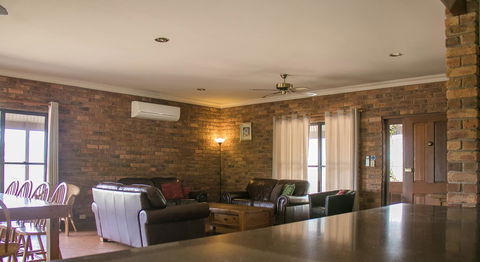 Ironstone Estate Lovedale - Perths Hotel 17