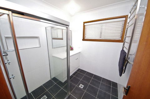 Breakaway, 11 Scott Street - Perths Hotel 2
