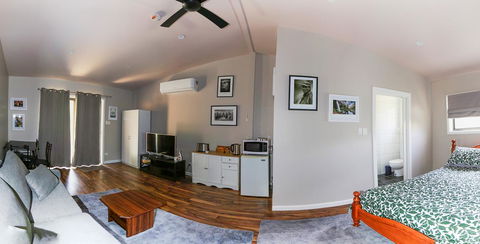 Pound Creek Gallery - Perths Hotel 0