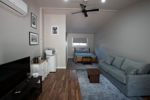 Pound Creek Gallery - Perths Hotel 5