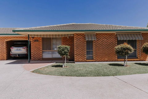 Central Wagga Self Catering Apartment - Perths Hotel 2