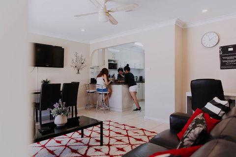 Central Wagga Self Catering Apartment - Perths Hotel 5