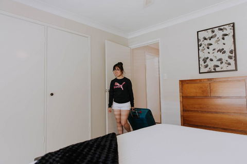 Central Wagga Self Catering Apartment - Perths Hotel 4