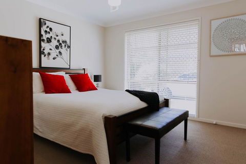 Central Wagga Self Catering Apartment - Perths Hotel 9