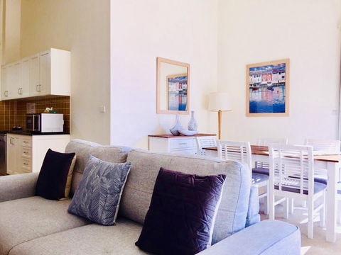 Boathouse Resort (Water Front) - Perths Hotel 8