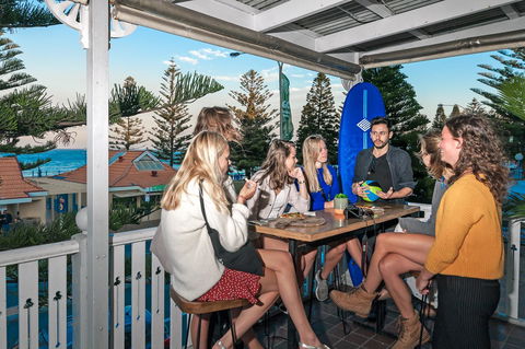 Mad Monkey Hostel Coogee Beach - Perths Hotel 1
