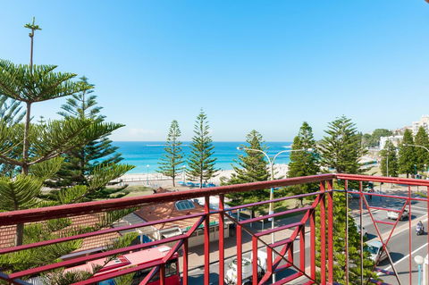 Mad Monkey Hostel Coogee Beach - Perths Hotel 7