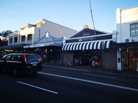 Newtown Cozy Stays - Perths Hotel 21