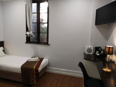 Newtown Cozy Stays - Perths Hotel 36