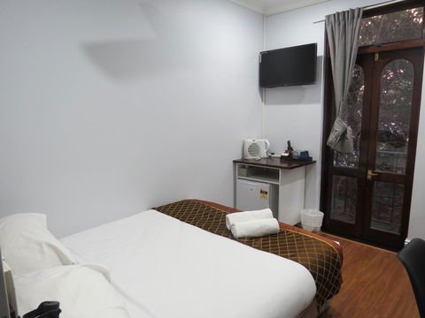 Newtown Cozy Stays - Perths Hotel 32