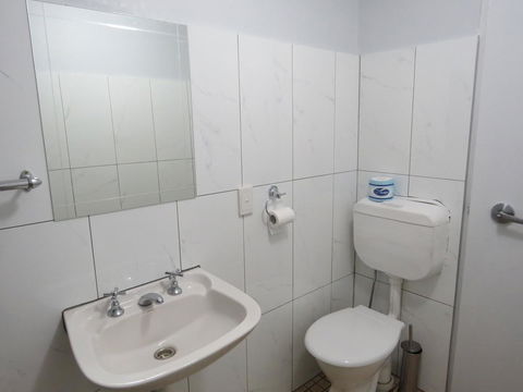 Newtown Cozy Stays - Perths Hotel 3