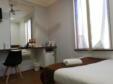 Newtown Cozy Stays - Perths Hotel 34