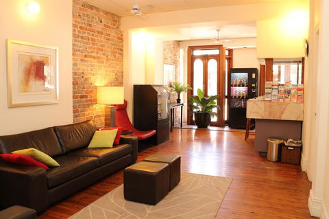 Newtown Cozy Stays - Perths Hotel 9