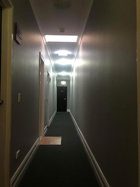 Newtown Cozy Stays - Perths Hotel 18