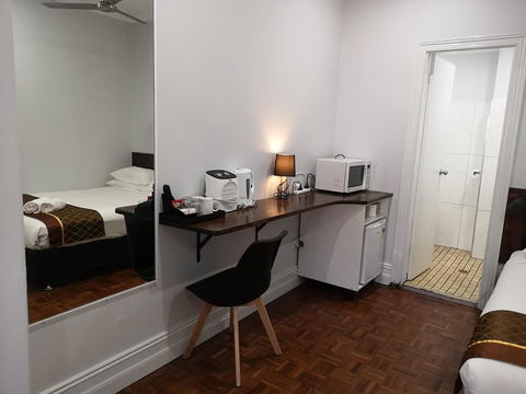 Newtown Cozy Stays - Perths Hotel 44